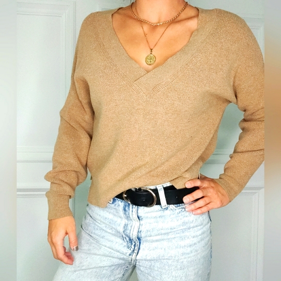 A&F Cream Beige Sweater - Picture 2 of 5